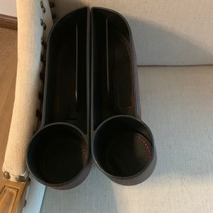 Additional cup holders that slide between your seats!